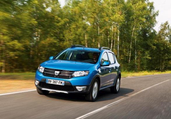 Dacia Sandero Stepway tre quarti anteriore per neopatentati