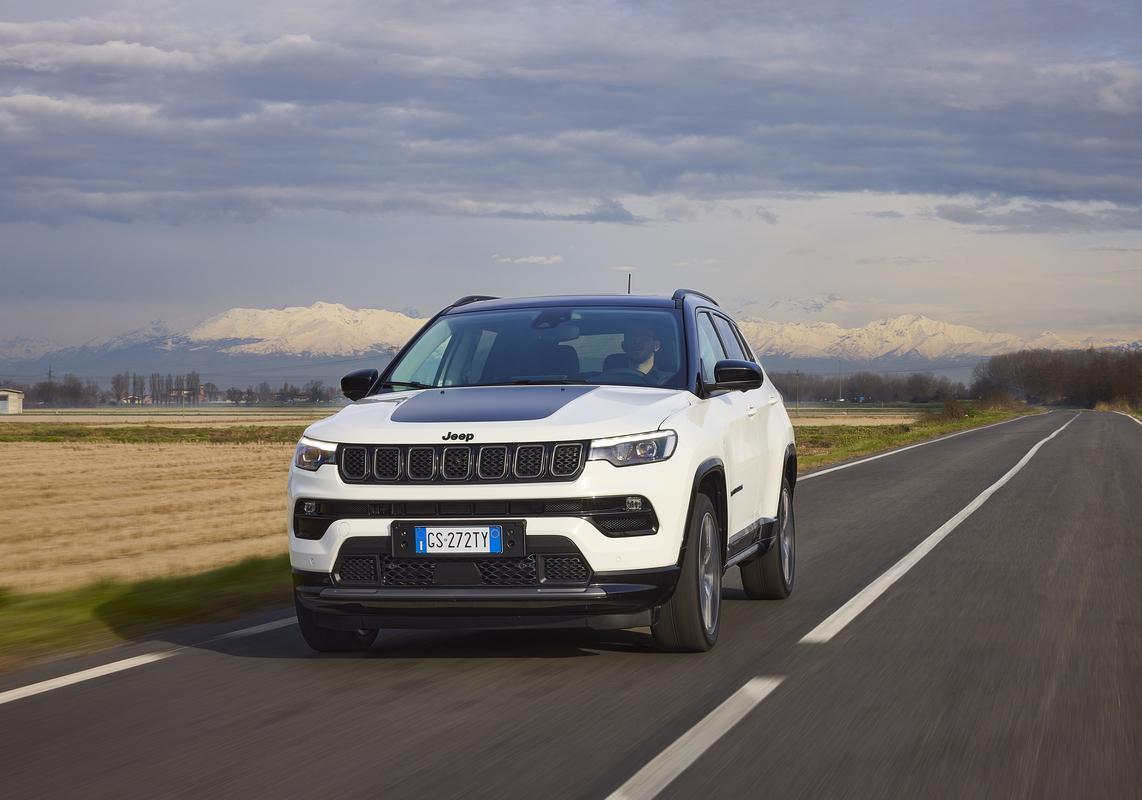 Debuttano Jeep Renegade e Compass e hybrid 3