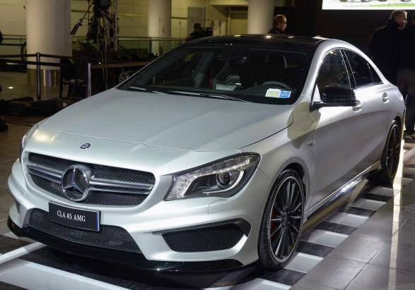 Debutto Mercedes CLA AMG tre quarti anteriore