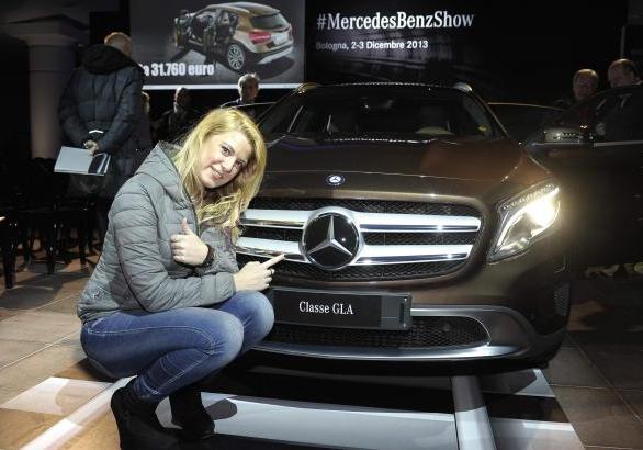 Debutto Mercedes GLA anteriore con Rebecca Bianchi