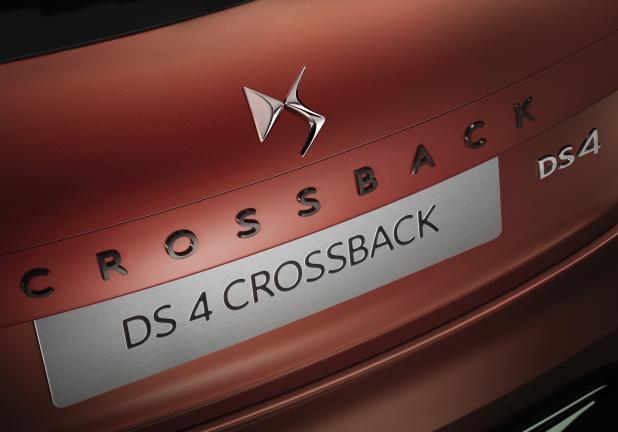 DS4 Crossback scritta