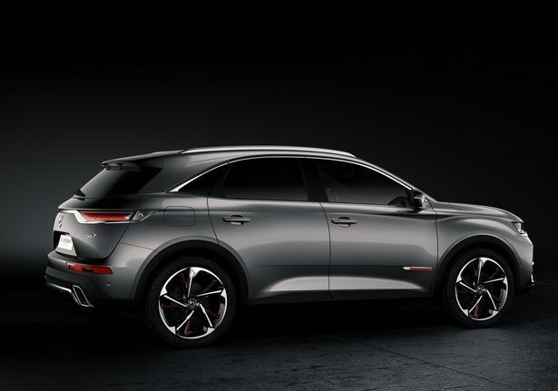 DS7 Crossback La Premiere profilo laterale