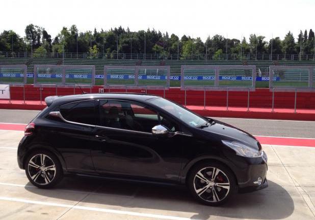 EVO Trackday 2013 Peugeot 208 GTi profilo