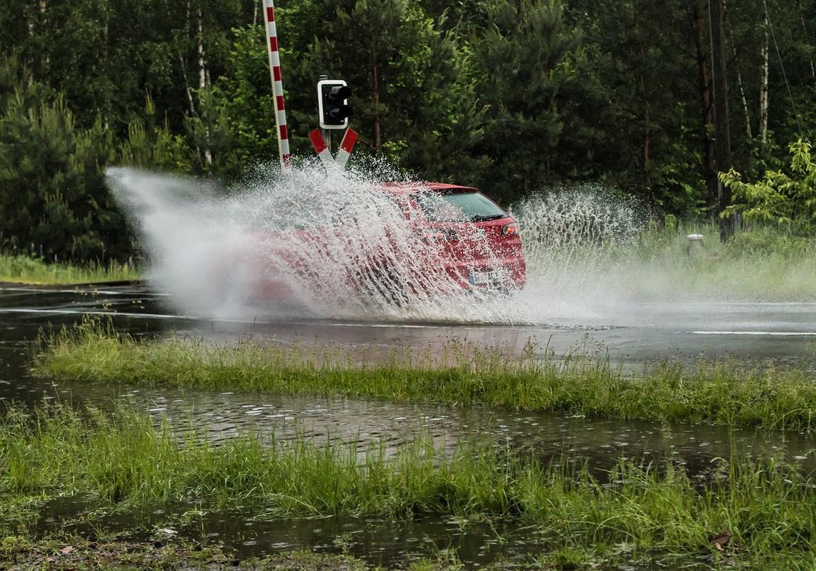 Fenomeno aquaplaning