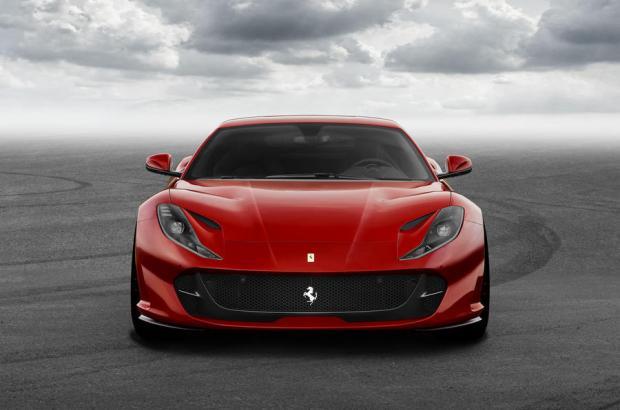 Foto Ferrari 812 Superfast foto frontale - Patentati