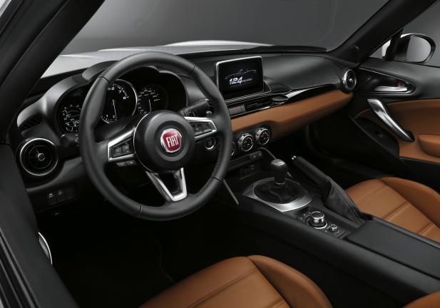 Fiat 124 Spider interni