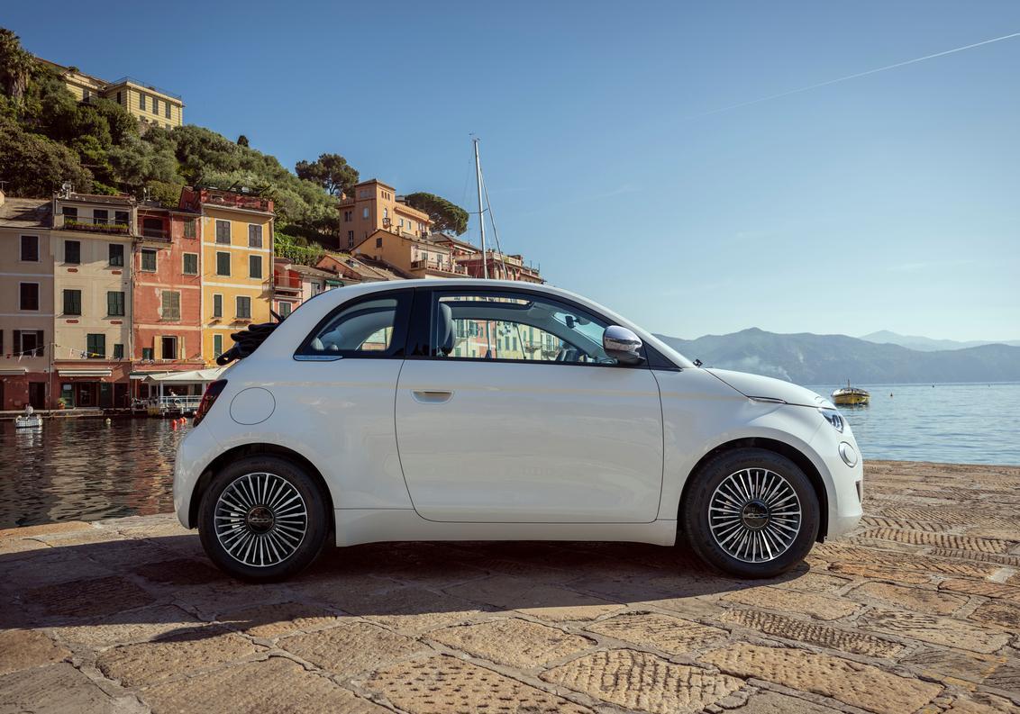 Fiat 500 Hybrid Dolcevita - laterale