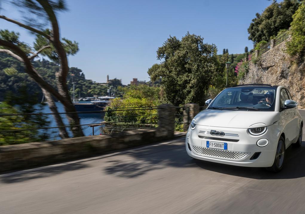 Fiat 500 Hybrid Dolcevita - on road