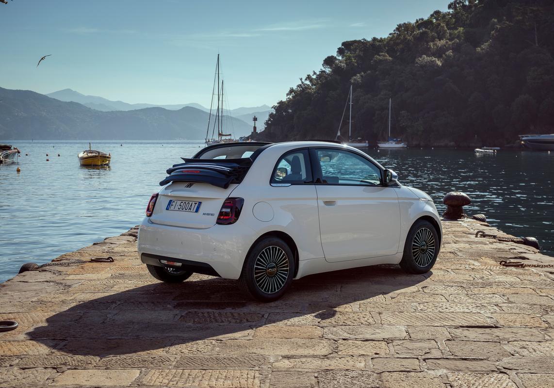 Fiat 500 Hybrid Dolcevita - Sul molo
