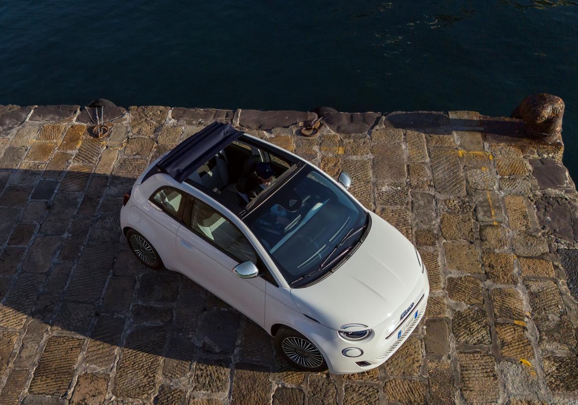 Fiat 500 Hybrid Dolcevita - vista dall'alto