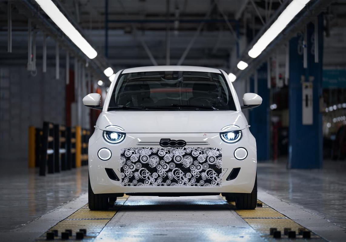 Fiat 500 ibrida 2026 anteriore