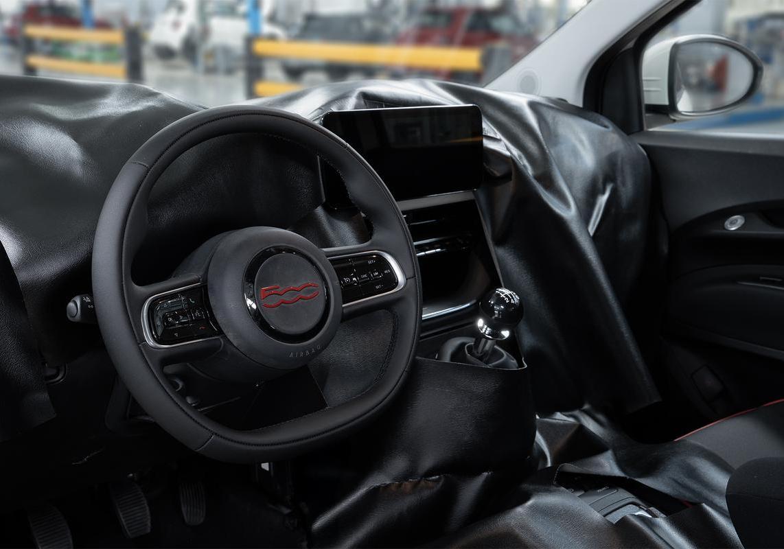 Fiat 500 ibrida 2026 interni