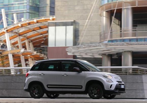 Fiat 500L Beats Edition profilo lato destro