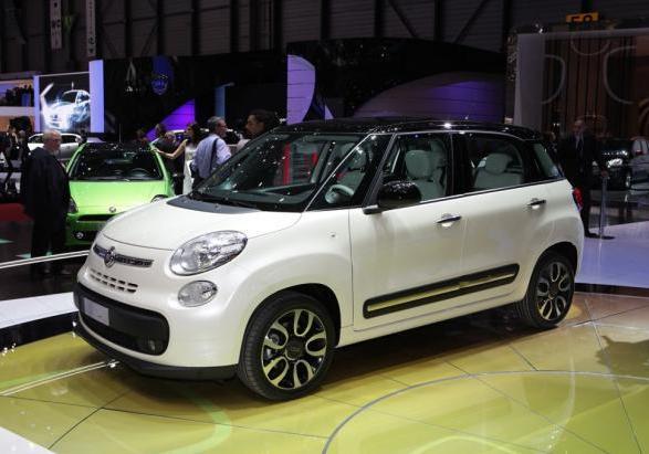 Fiat 500L bianca Salone di Ginevra 2012