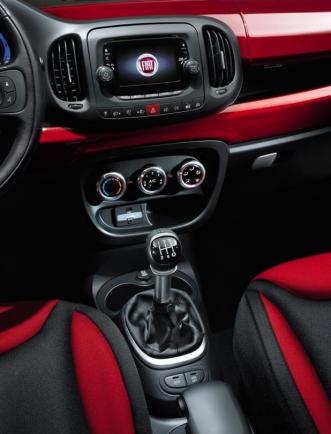 Fiat 500L dettaglio navigatore satellitare