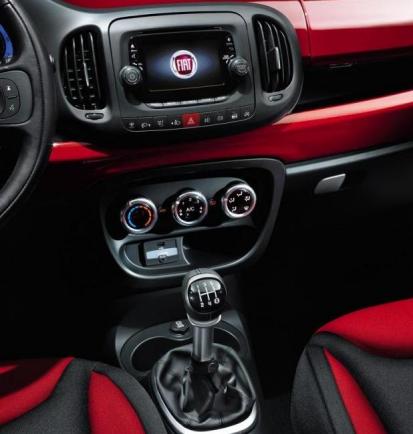 Fiat 500L dettaglio plancia e comandi