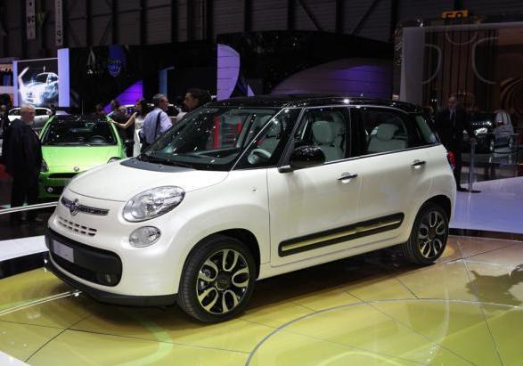 Fiat 500L finalista per il titolo Autobest foto tre quarti anteriore lato sinistro