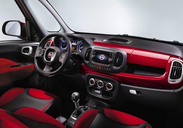 Fiat 500L interni sezione anteriore