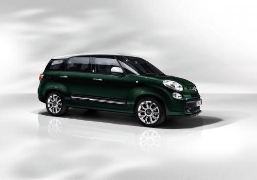 Fiat 500L Living tre quarti anteriore