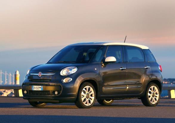 Fiat 500L 1.6 Multijet II 105 cv tre quarti anteriore lato sinistro