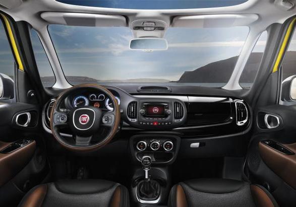 Fiat 500L Trekking 1.4 T-Jet 120cv interni