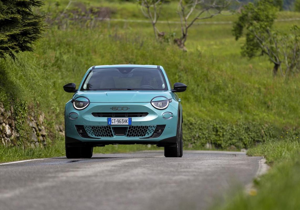 Fiat 600 Hybrid La Prima foto anteriore