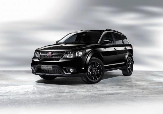 Fiat Freemont Black Code tre quarti anteriore