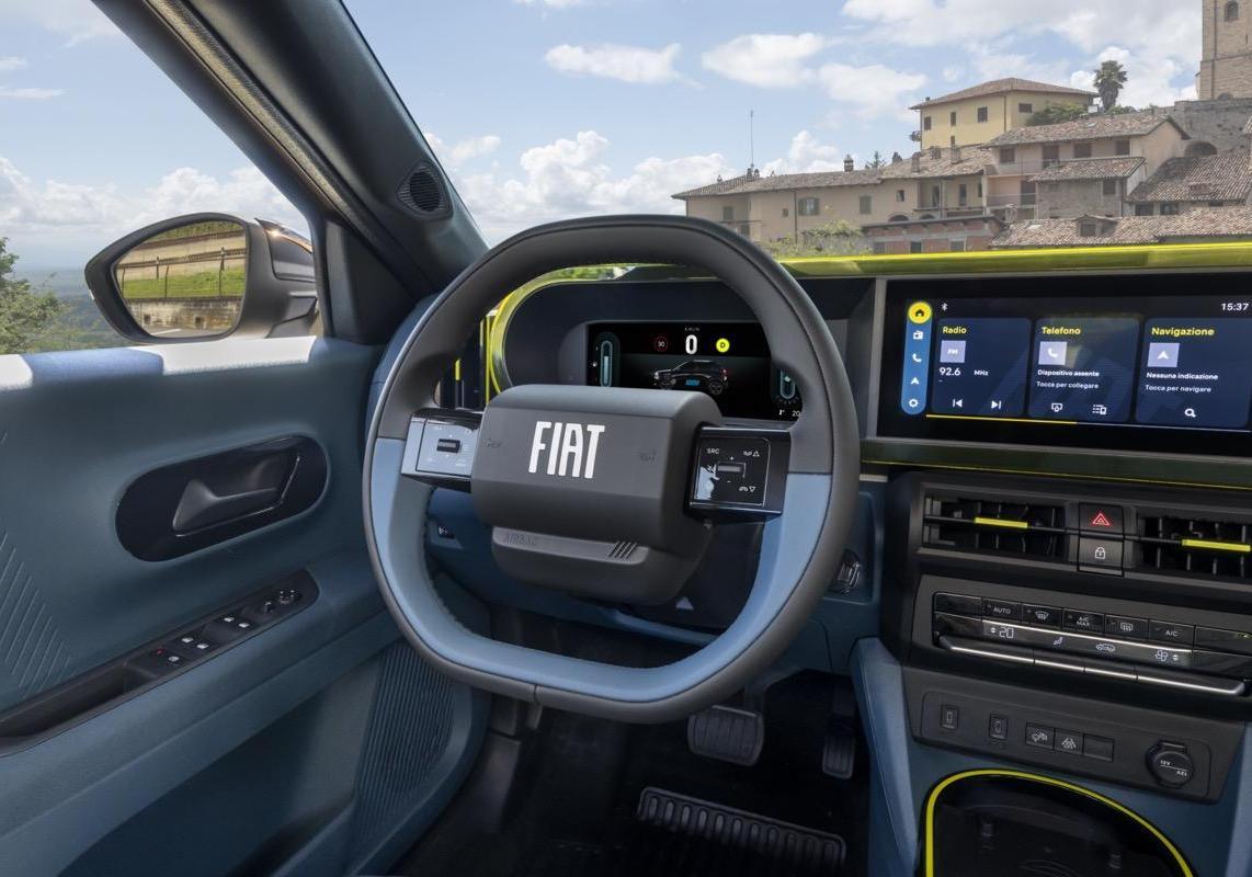 Fiat Grande Panda ibrida La Prima posto guida
