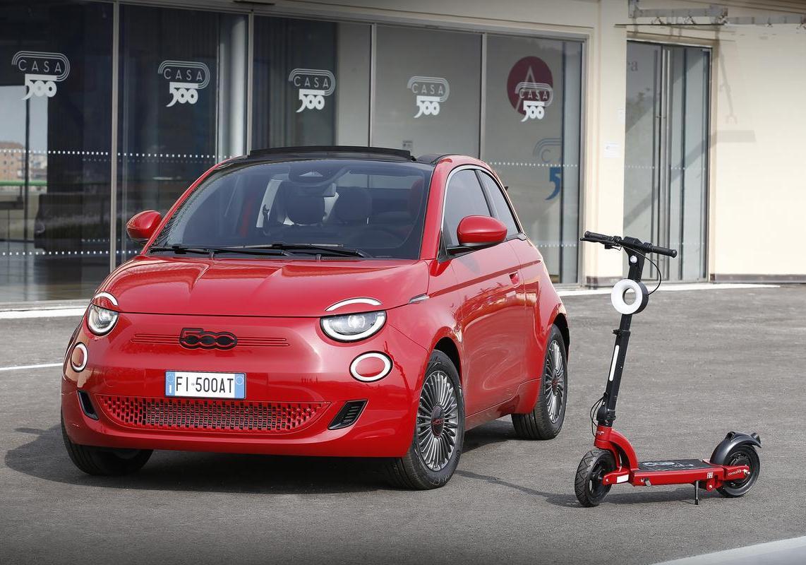 Fiat Nuova 500 RED monopattino elettrico iride