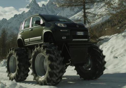 Fiat Panda 4x4 Monster Truck tre quarti anteriore