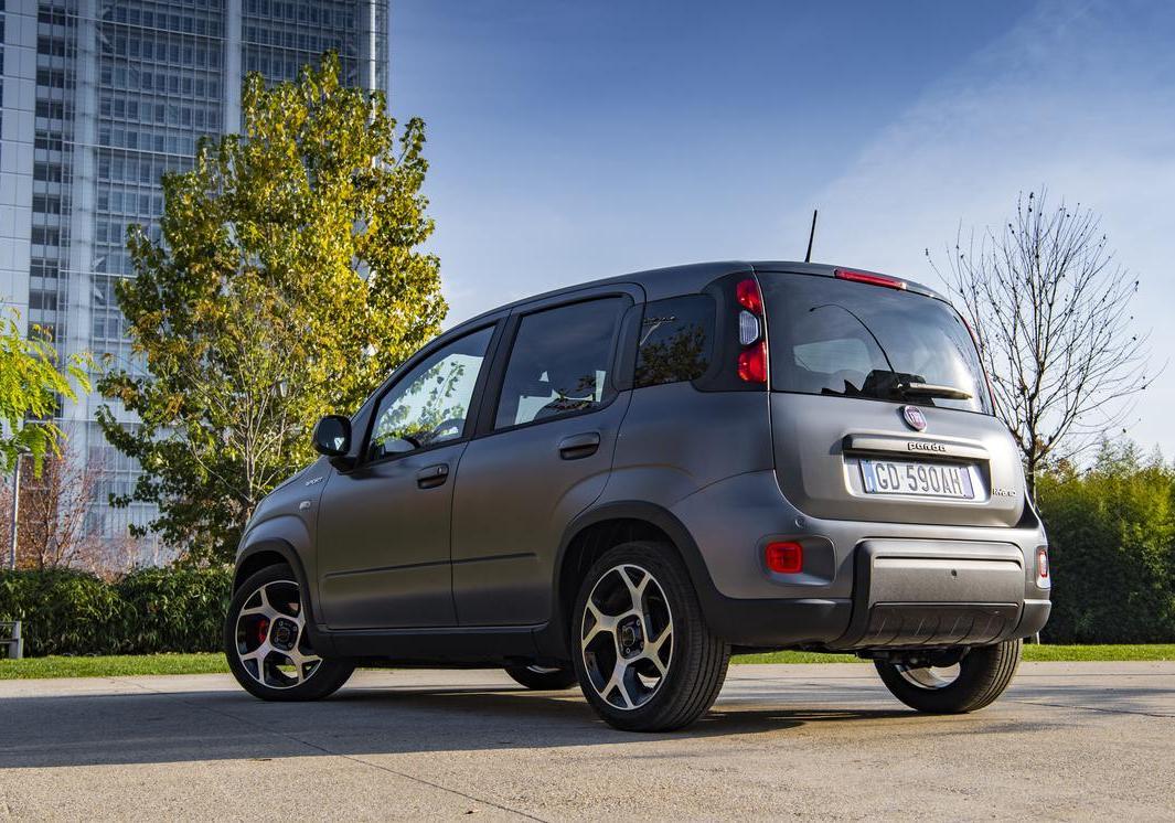 Fiat Panda Sport Hybrid posteriore