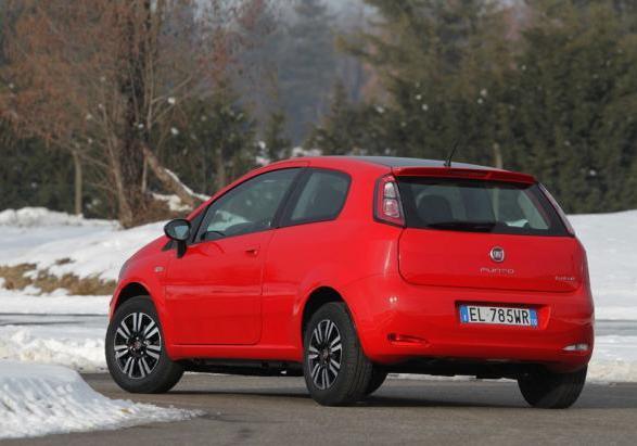 Fiat Punto 0.9 TwinAir tre quarti posteriore