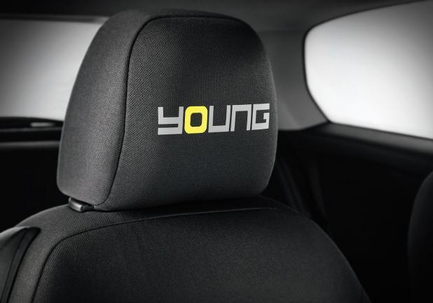 Fiat Punto Young badge sui poggiatesta