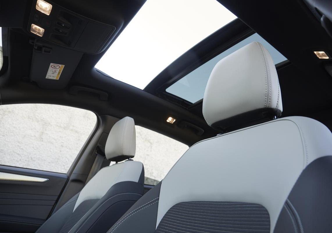 Ford Kuga ibrida plug-in 7