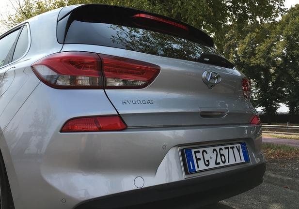Hyundai i30 10 T GDI 120 CV Style posteriore