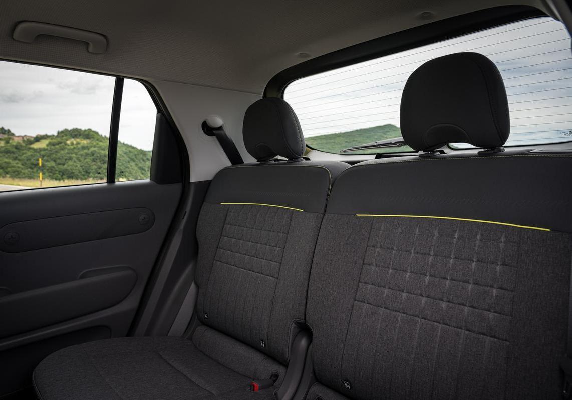 Hyundai Inster Cross 49 kWh sedili posteriori