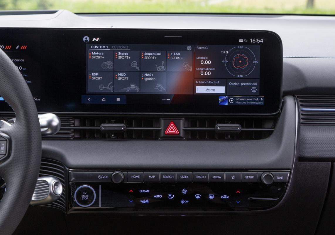 Hyundai Ioniq 5 N Performance Blue infotainment