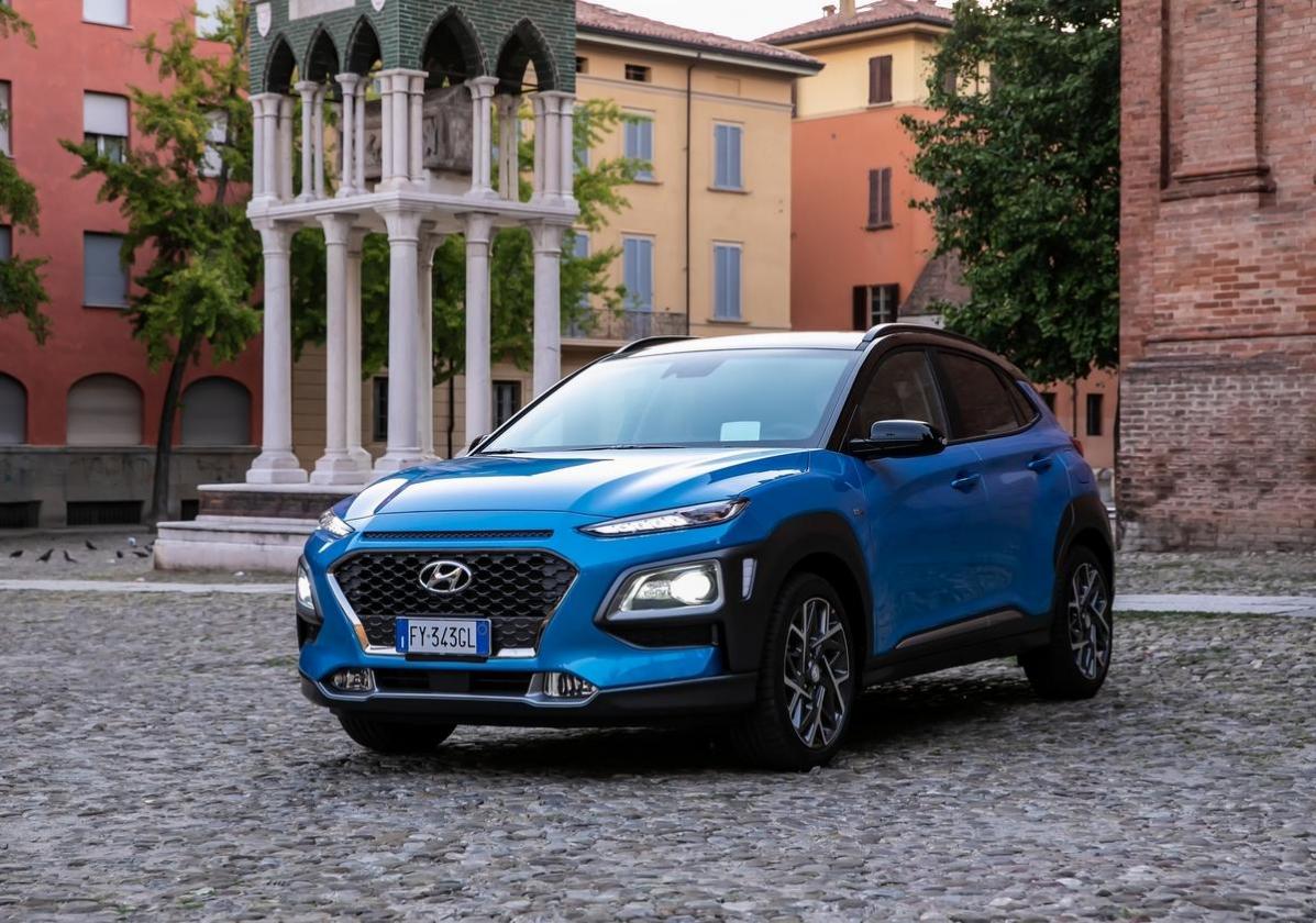 Hyundai Kona Hybrid statica blu