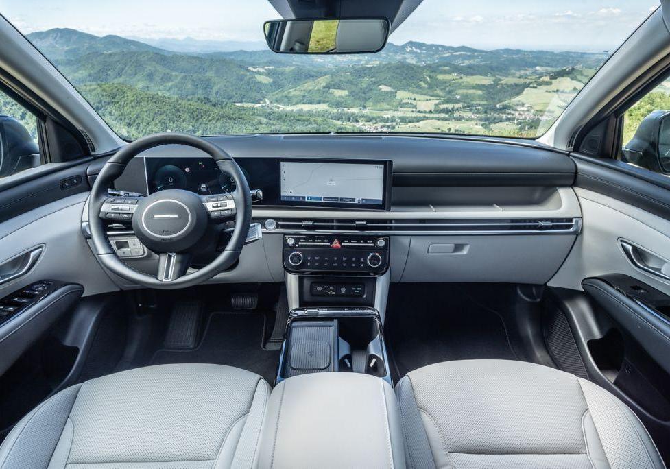 Hyundai Tucson full-hybrid 215 CV interni