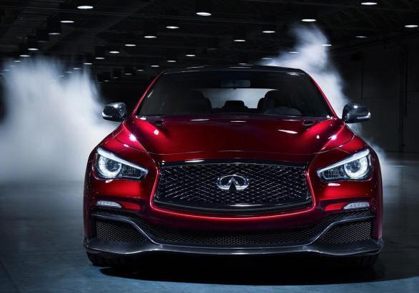 Infiniti Q50 Eau Rouge anteriore