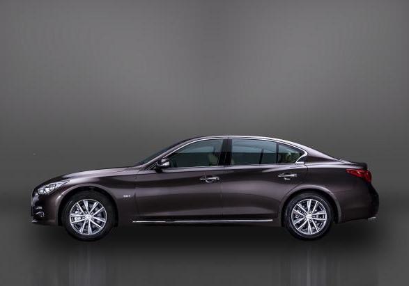 Infiniti Q50L a passo lungo