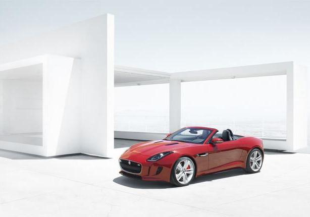 Jaguar F-Type foto tre quarti anteriore