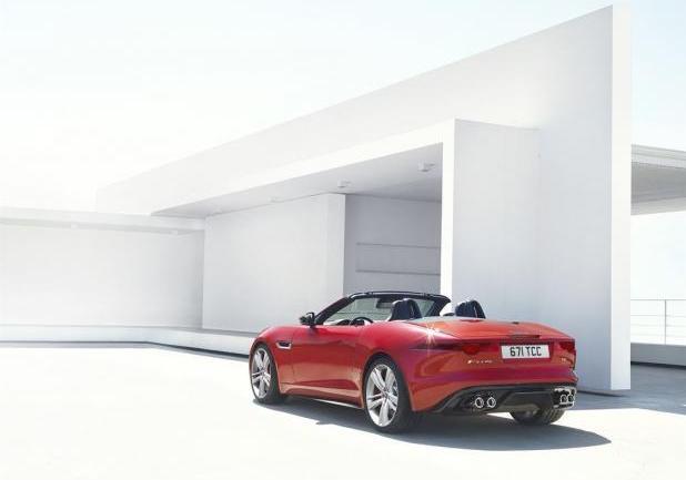 Jaguar F-Type tre quarti posteriore