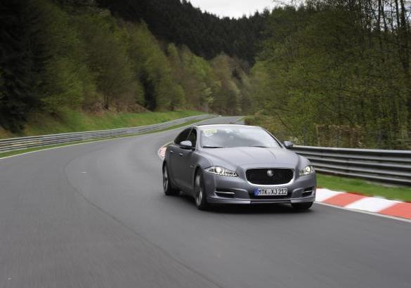 Jaguar XJ Supersport Ring-Taxi al Nurburgring tre quarti anteriore