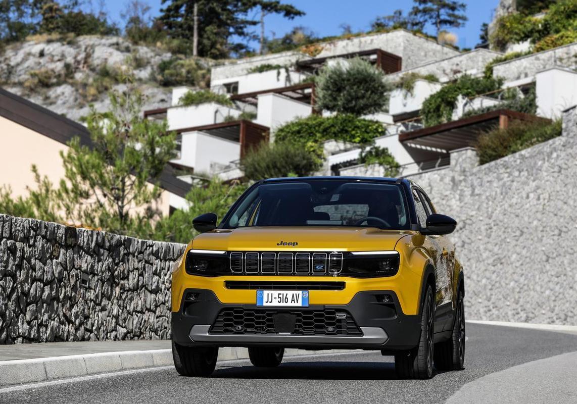 Jeep Aveger elettrica anteriore