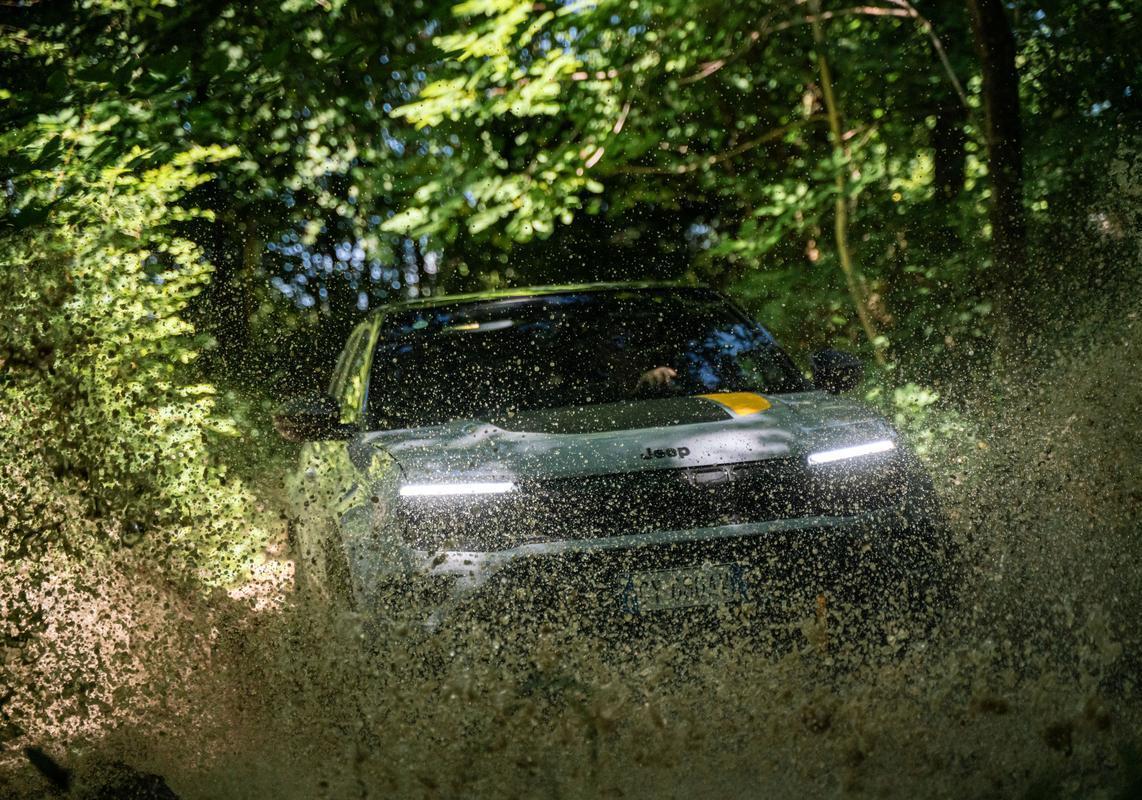 Jeep Avenger 4xe off-road