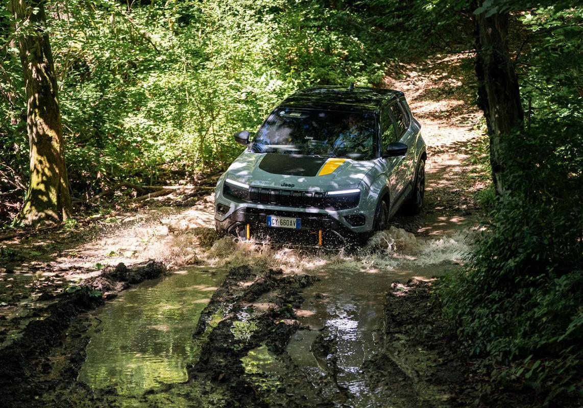 Jeep Avenger 4xe prova