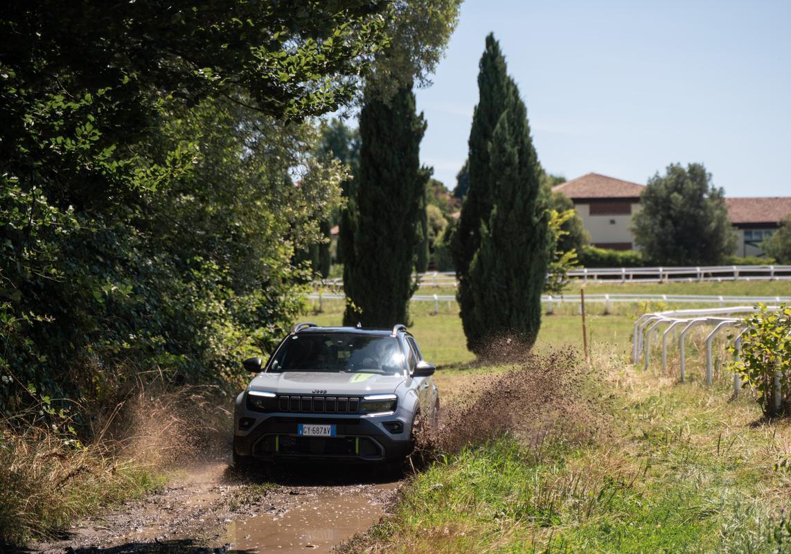 Jeep Avenger 4xe sterrato