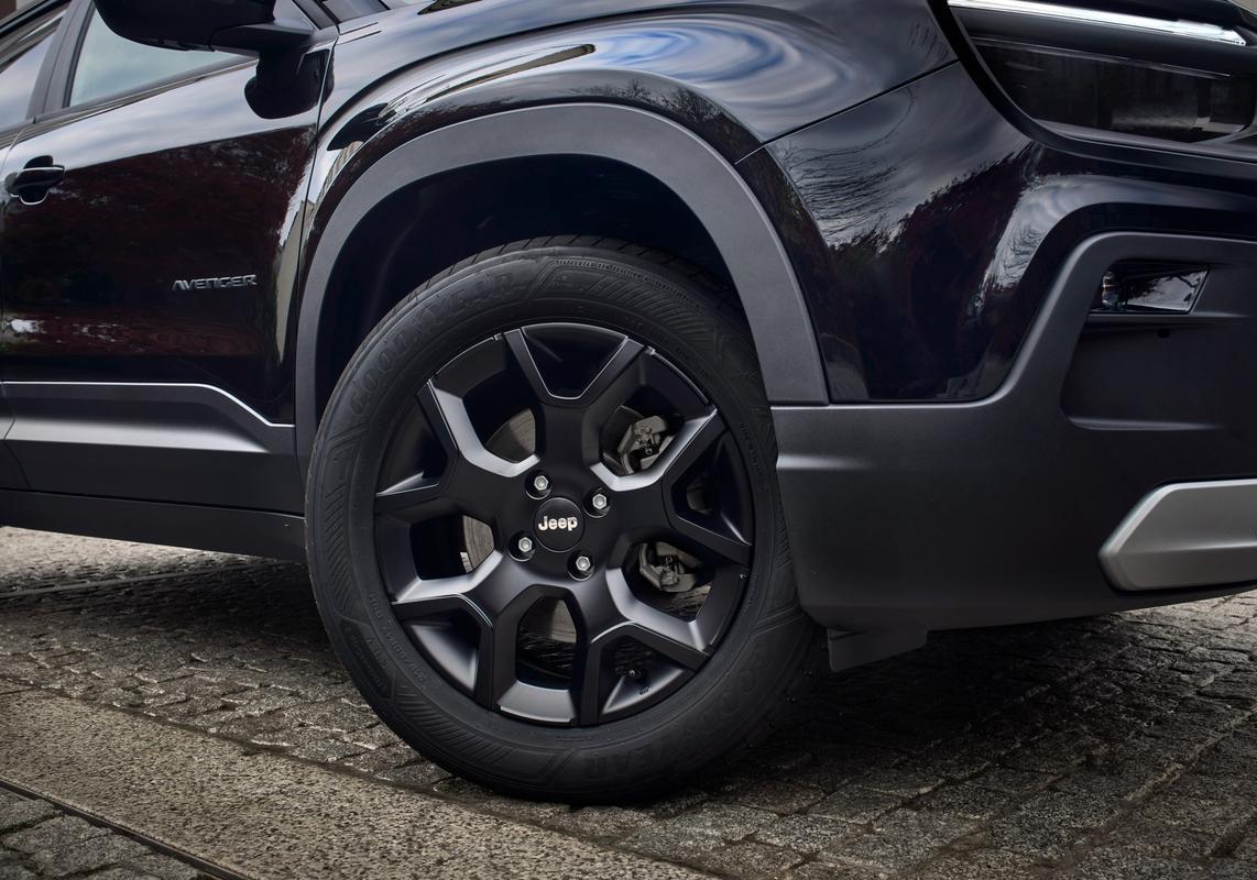 Jeep Avenger Black Edition 4