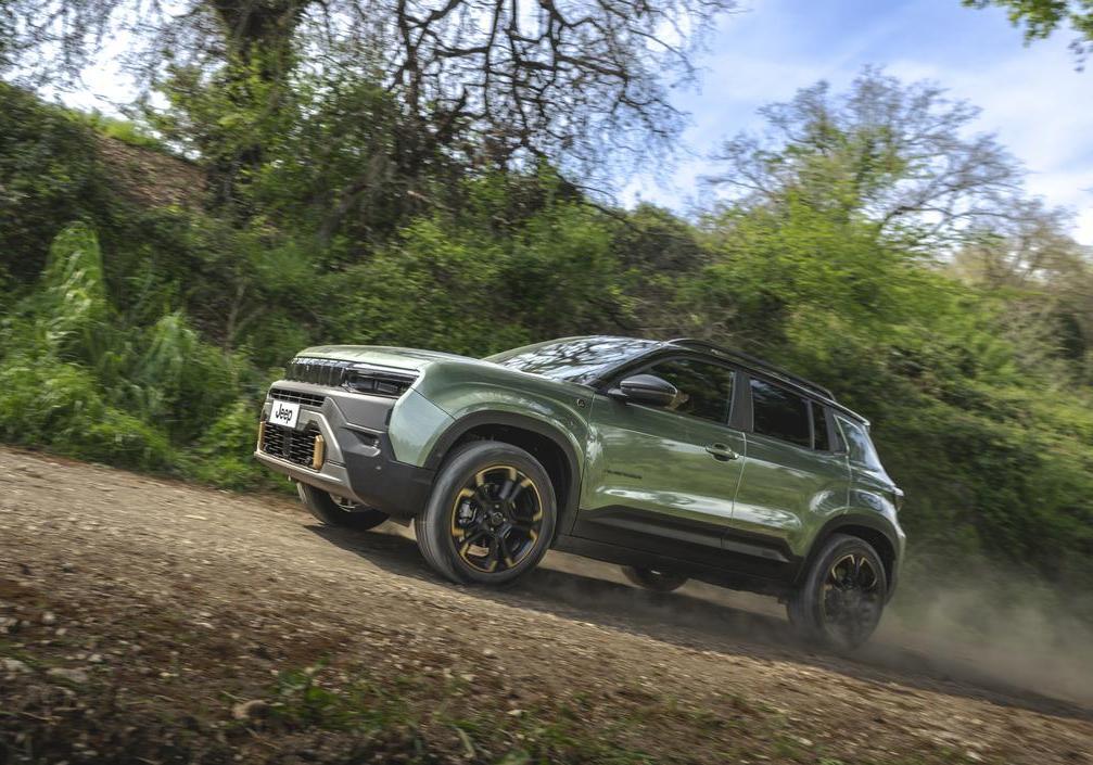 Jeep Avenger e-Hybrid 2026 4